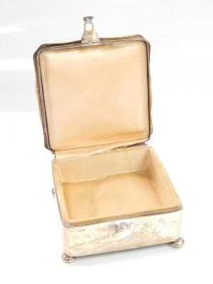 A George V silver jewel casket - 2