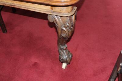 A Victorian figured mahogany extending dining table - 2