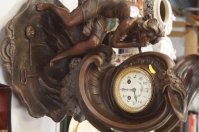 An early 20thC Continental spelter figural mantel clock - 2