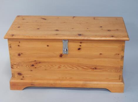 A pine chest/trunk