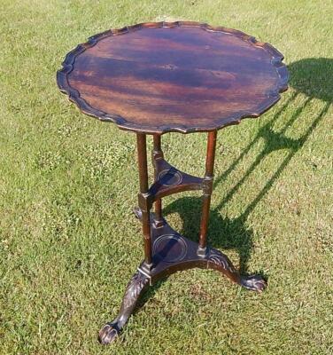 A Chippendale style mahogany circular table