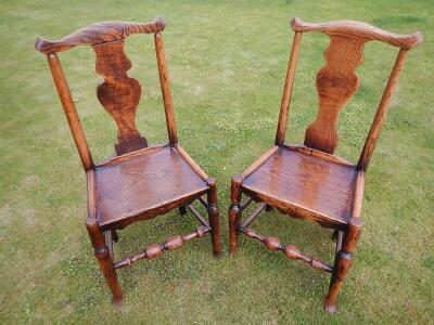 Two similar 18thC elm single chairs