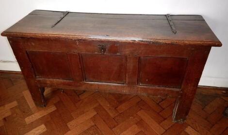 An 18thC oak coffer