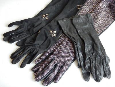 A pair of ladies kidskin gloves