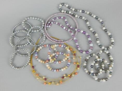 A quantity of pearl necklaces