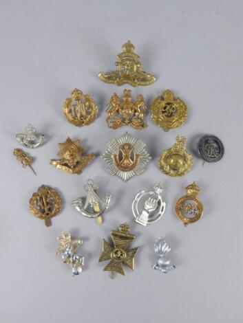 A quantity of British regimental cap badges