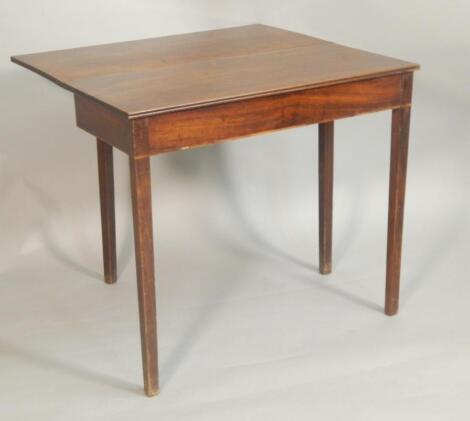 An early 19thC mahogany tea table