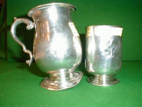 Two silver tankards, 20thC (AF) £25-30