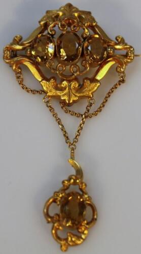 A Victorian bloomed gold rococo style brooch