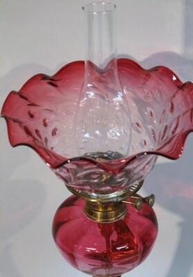 An Edwardian cranberry glass and brass oil lamp - 2