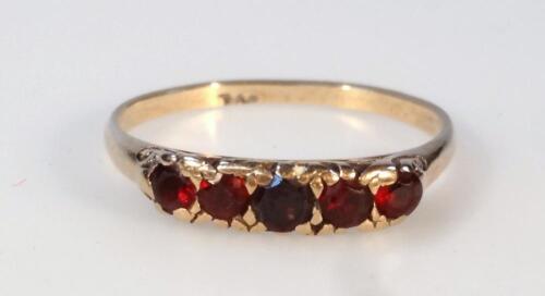 A ladies' garnet five stone dress ring