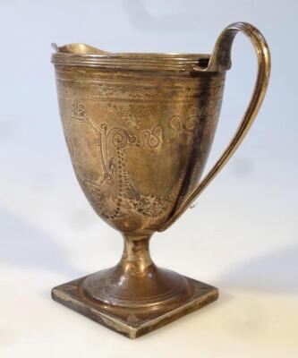 A George III silver cream jug - 2