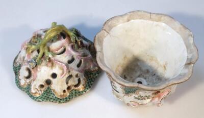 A late 18thC porcelain pot pourri bowl and cover - 2