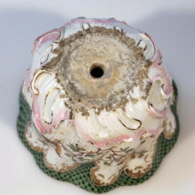 A late 18thC porcelain pot pourri bowl and cover - 3