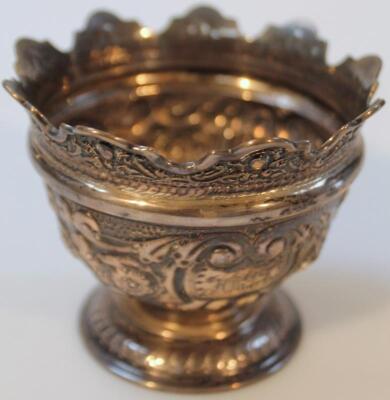 A Victorian silver sugar bowl - 2