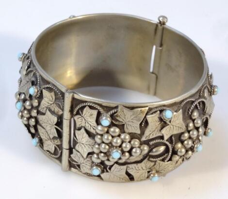 An Italian Art Nouveau design bangle