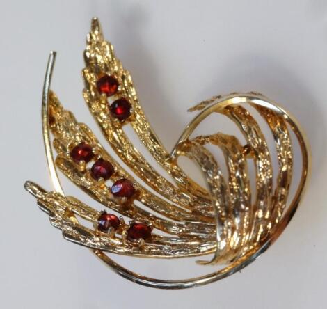 A leaf brooch