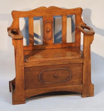 A 20thC oak Arts & Crafts style hall seat