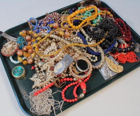 Various costume jewellery