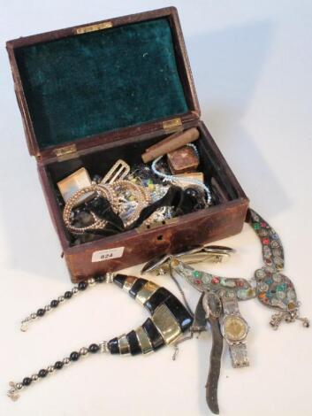 Various costume jewellery