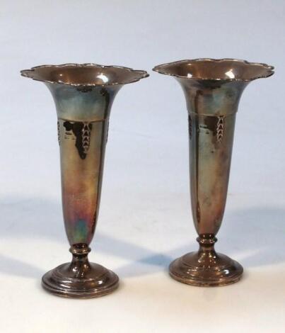 A pair of George V specimen vases