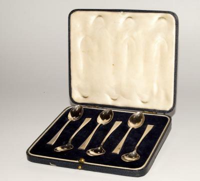 A set of six George V silver coffee spoons