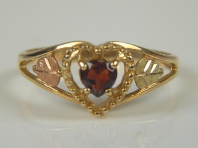 A 9ct gold dress ring