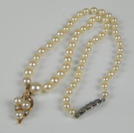 A pearl necklace