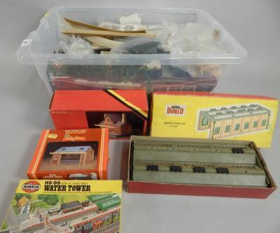 A quantity of 00 gauge related Hornby and other model railway accessories etc.