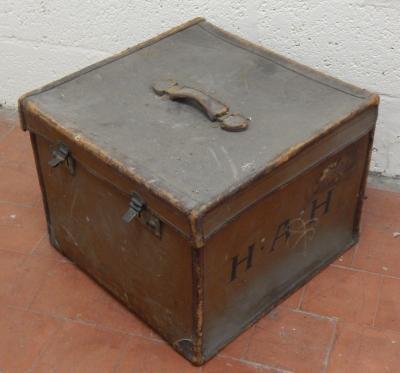 An early 20thC pressed leather travelling hat box