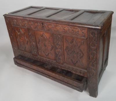 An early 18thC oak mule chest