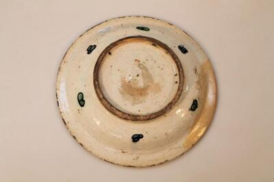 A 17thC Iznic pottery charger - 2