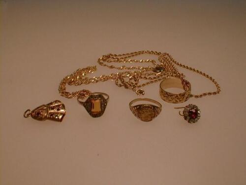 Scrap gold items.£20-40