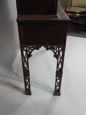 A George III mahogany display cabinet - 2