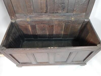 A late 17thC /early 18thC oak coffer - 2