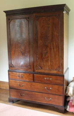 An early 19thC flamed mahogany linen press