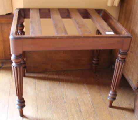 A 19thC mahogany luggage stand