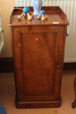 A 19thC mahogany pot cupboard