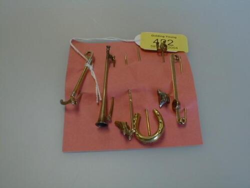 A mixed lot of bar brooch