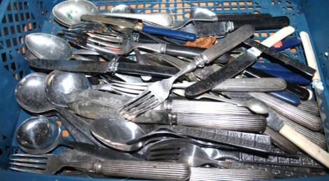 Various cutlery.