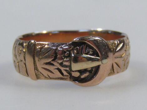 A 9ct gold buckle ring