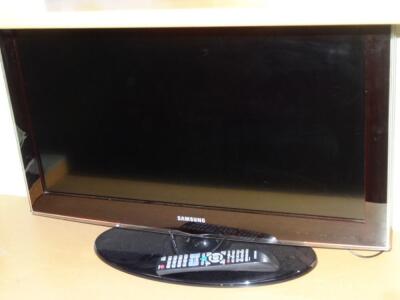 A Samsung 32" flat screen television