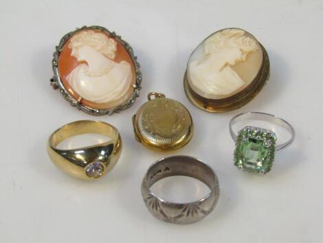 Various jewellery