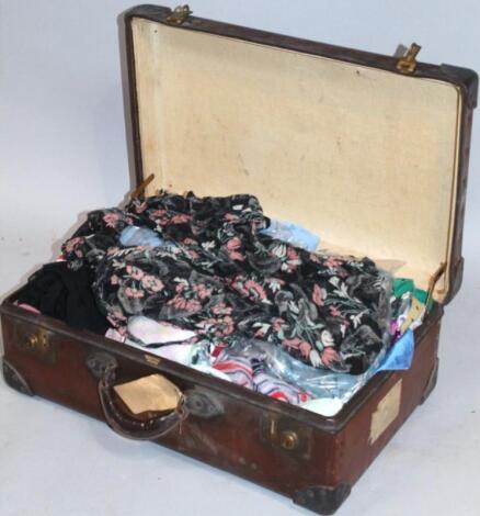 An early 20thC brown leather travelling case