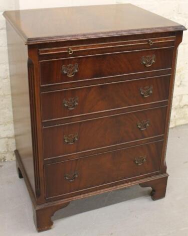 A 20thC mahogany Georgian style chest of drawers