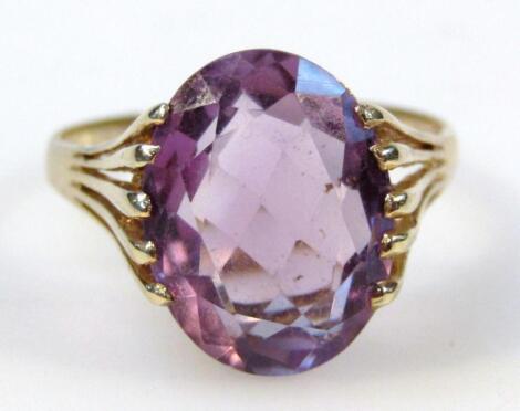 A ladies 9ct gold and amethyst ring