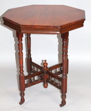 An Edwardian mahogany occasional table