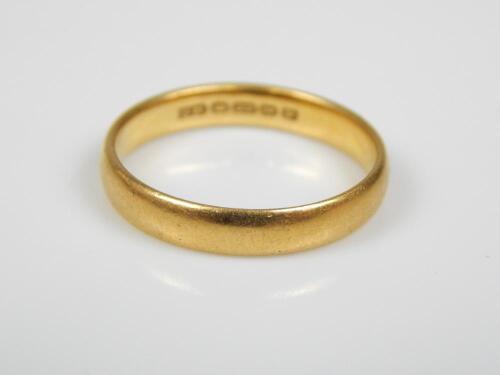 A 22ct gold wedding band