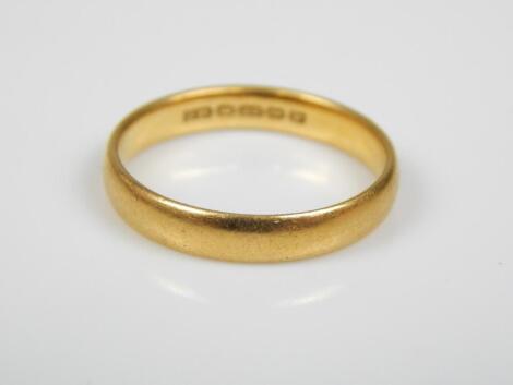 A 22ct gold wedding band