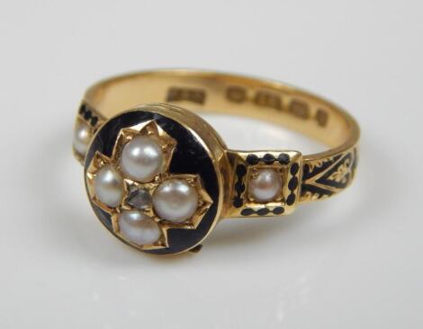 A Victorian 18ct gold mourning ring